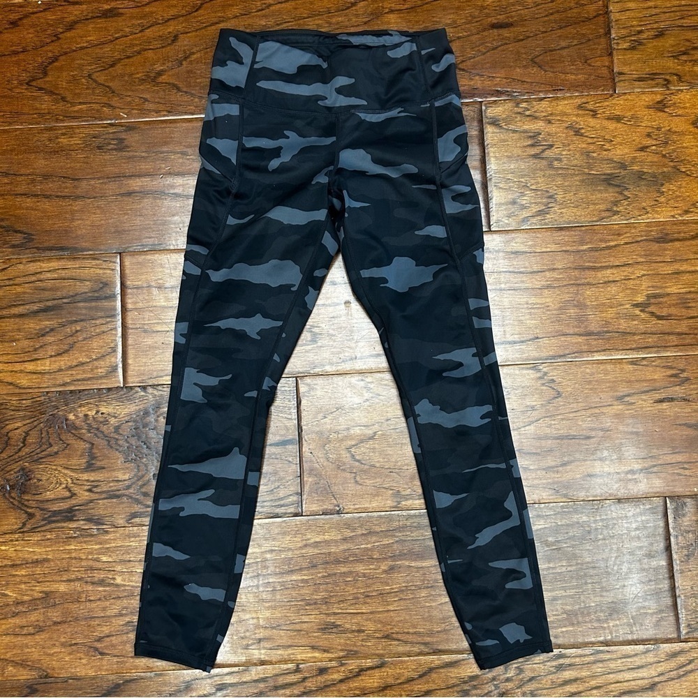 Athleta Camo Contender‎ 7/8 leggings - Picture 5 of 8